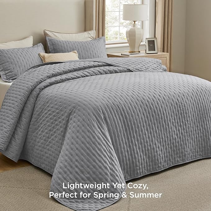Bedsure King Quilt - Grey Bedspread King Size & Lightweight Comforter, Modern Coverlet with Clover Pattern, Ultra Soft All-Season Bedding, 106 x 96 Inches | Stitch-Free Quilting, Ultra Soft, Lightweight, Machine Washable, Pet-Friendly