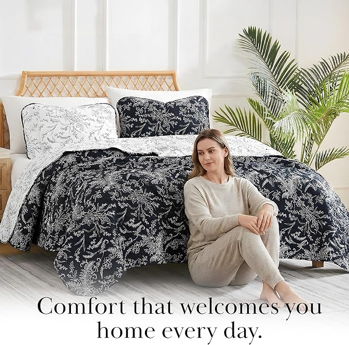 Southshore Fine Living, Inc. Black Quilt Queen Size, Oversized Quilt Bedding Set, Reversible Bed Ensemble, Floral Coverlet, Printed Bedspread 3-Piece with Two Matching Pillow Shams, Full/Queen, Black