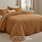 Bedsure Quilts Queen Size - Honey Ginger Bedspread Queen Size & Lightweight Comforter, Boho Coverlet with Clover Pattern, Ultra Soft All-Season Bedding, 90 x 96 Inches | Stitch-Free Quilting, Ultra Soft, Lightweight, Machine Washable, Pet-Friendly