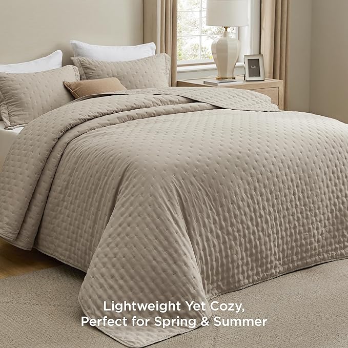 Bedsure Quilts Queen Size - Taupe Bedspread Queen Size & Lightweight Comforter, Modern Farmhouse Coverlet with Clover Pattern, Ultra Soft All-Season Bedding, 90 x 96 Inches | Stitch-Free Quilting, Ultra Soft, Lightweight, Machine Washable, Pet-Friendly