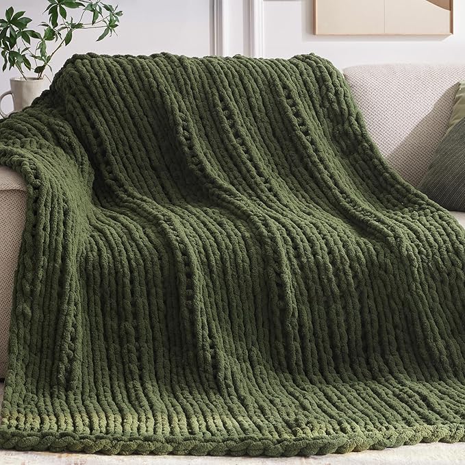 Negwoo Chunky Knit Throw Blanket, 40''*50'' Knitted Throw Chenille Yarn for Bed Couch, Handmade Green Crochet Big Thick Blanket, Machine Washable Cute Comfy Blanket for Home Decor