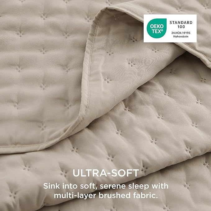 Bedsure California King Quilt - Linen Bedspread California King Size & Lightweight Comforter, Modern Farmhouse Coverlet with Clover Pattern, Ultra Soft All-Season Bedding, 111x106 Inches | Stitch-Free Quilting, Ultra Soft, Lightweight, Machine Washable...