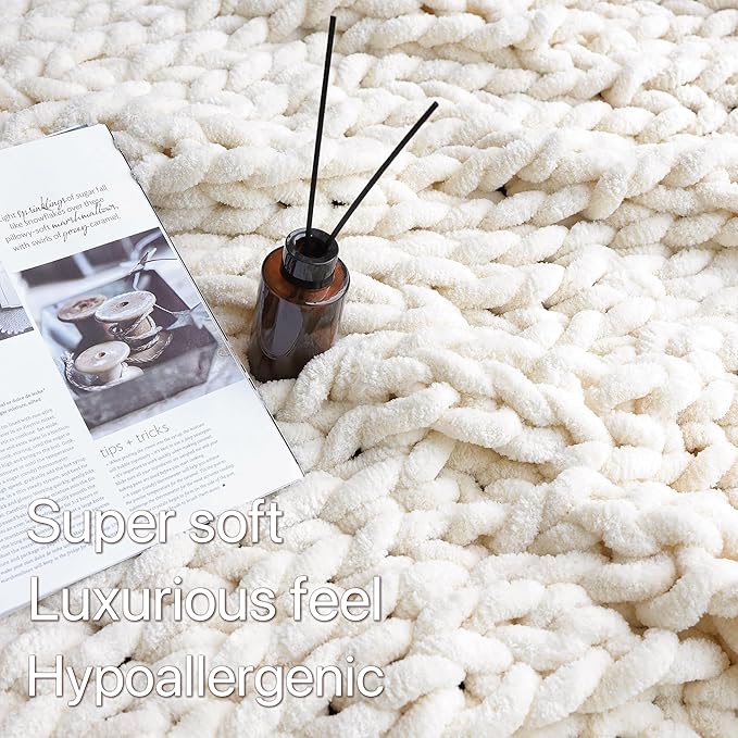 Maetoow Chenille Chunky Knit Blanket Throw （40×50 Inch）, Handmade Warm & Cozy Blanket Couch, Bed, Home Decor, Soft Breathable Fleece Banket, Christmas Thick and Giant Yarn Throws, Cream