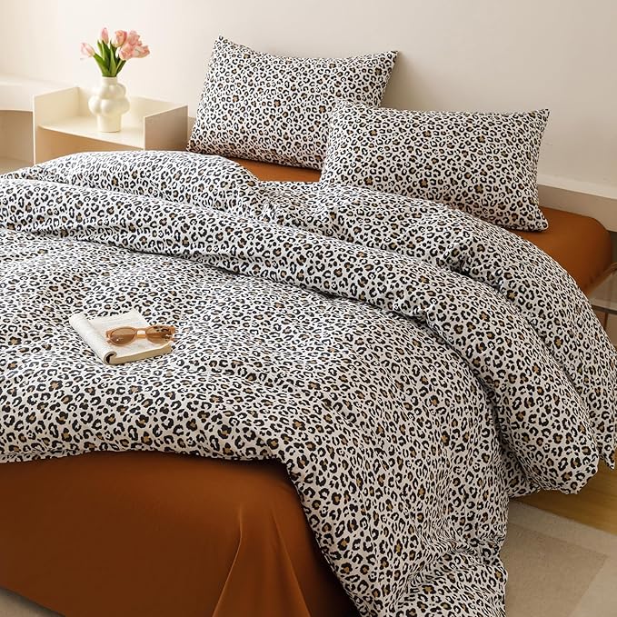 CLOTHKNOW Black Leopard Print King Size Comforter Set 3Pcs Cheetah Bedding Comforter Sets Black White Brown Bedding Sets with 2 x Pillowcases