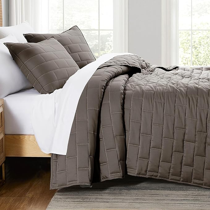 Southshore Fine Living, Inc. Oversized Quilt Bedding Set, Twin XL Quilts with Matching Quilted Pillow Sham, Brick Pattern Stitching, Soft Quilted Coverlet, Lightweight Twin Bedspread Set, Dark Taupe