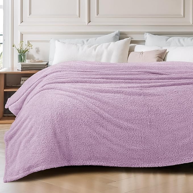 Exclusivo Mezcla Fleece King Size Bed Blanket, Ultra Soft, Lightweight and Fuzzy Light Purple Blanket for Women, Home Decor, 90x104 Inches