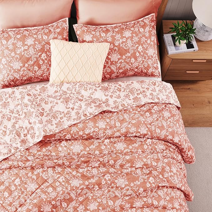 BLOOMHAVEN Quilt Set Queen Size, Clay Pink Floral Quilt Sets, Reversible Bedspread Lightweight and Breathable for All Seasons, Soft Quilted Bedspread with 2 Pillow Shams