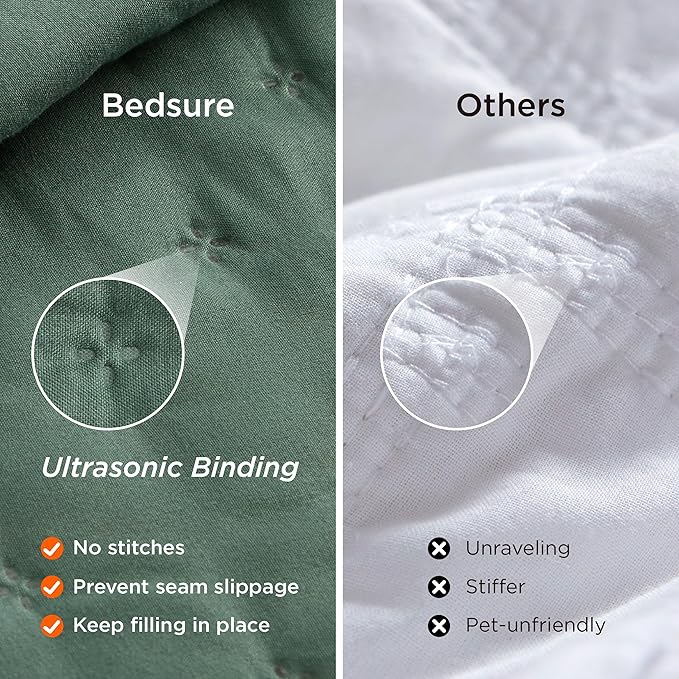 Bedsure Twin Quilt - Ultra Soft Twin XL Quilt Bedding for Dorm Decor, Lightweight All-Season Comforter, Dark Green Bedspread Coverlet with Clover Pattern, 68 x 86 Inches | Stitch-Free Quilting, Ultra Soft, Lightweight, Machine Washable, Pet-Friendly