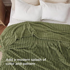 Bedsure GentleSoft Full Blanket for Couch - Cozy Soft Blankets for Women, Cute Small Fleece Throws for Girls, Birthday Gifts for Women Decor Gifts, Moss, 84x90 Inches