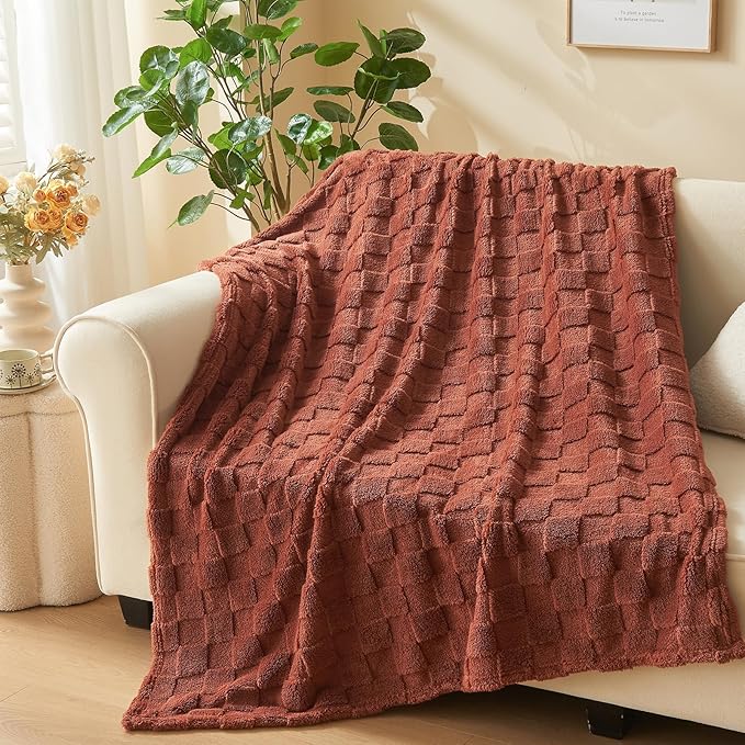 NEWCOSPLAY Super Soft King Blanket Coffee Premium Silky Flannel Fleece 3D Checkered Lightweight Bed Blanket All Season Use (Coffee Checkered, King(90"x110"))