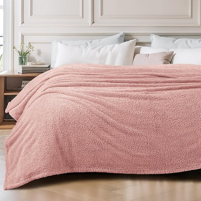 Exclusivo Mezcla Fleece Bed Blankets Queen Size, Ultra Soft, Lightweight and Fuzzy Dusty Pink Blanket for Women, Home Decor, 90x90 Inches