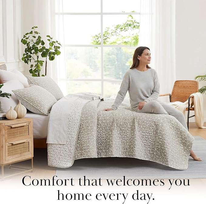 Southshore Fine Living, Inc. Farmhouse Bedspread, Full Size Quilt Set, Queen Coverlet, Light Weight Quilt, 3-Piece Set Geometric Bedding with Two Matching Pillow Shams, Full/Queen, Reversible Taupe