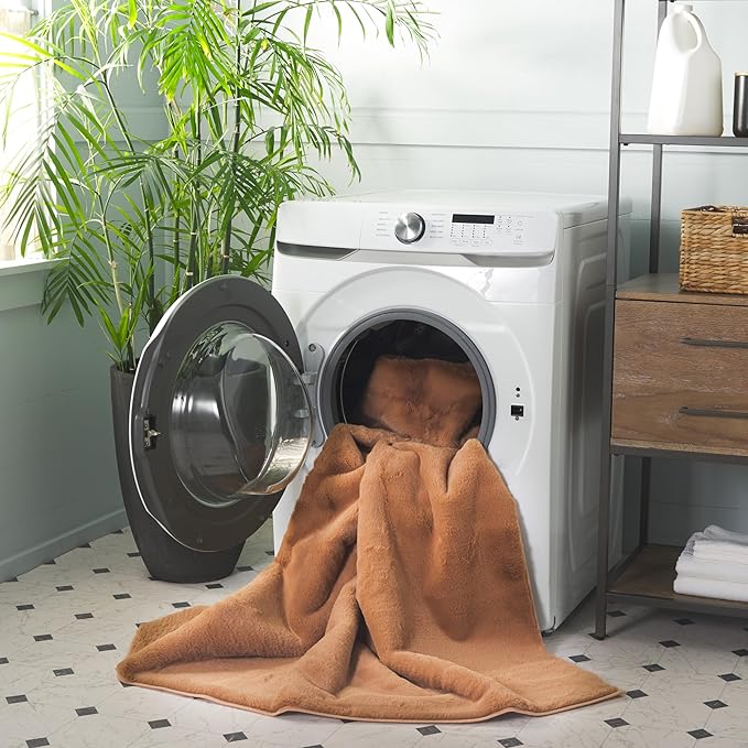 SAFAVIEH Washable Rug Faux Rabbit Fur Shag Collection - 5' x 7', Brown, Slip Resistant & Easy Cleaning, Ideal for Living Room, Bedroom, Kids Playroom, Nursery, Dining Space (FRF976T)