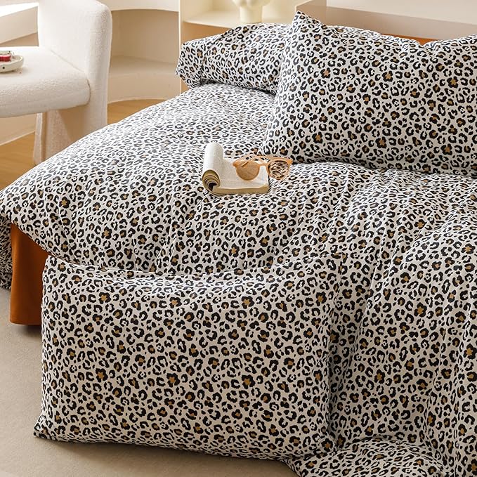 CLOTHKNOW Black Leopard Print King Size Comforter Set 3Pcs Cheetah Bedding Comforter Sets Black White Brown Bedding Sets with 2 x Pillowcases