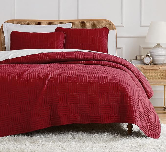 Southshore Fine Living, Inc. Oversized Quilt Bedding Set Lightweight, Prewash Fabric Soft Coverlet Bedspread 2-Piece with One Matching sham (68 in Wide x 98 in Long), Twin/Twin XL, Grid Red