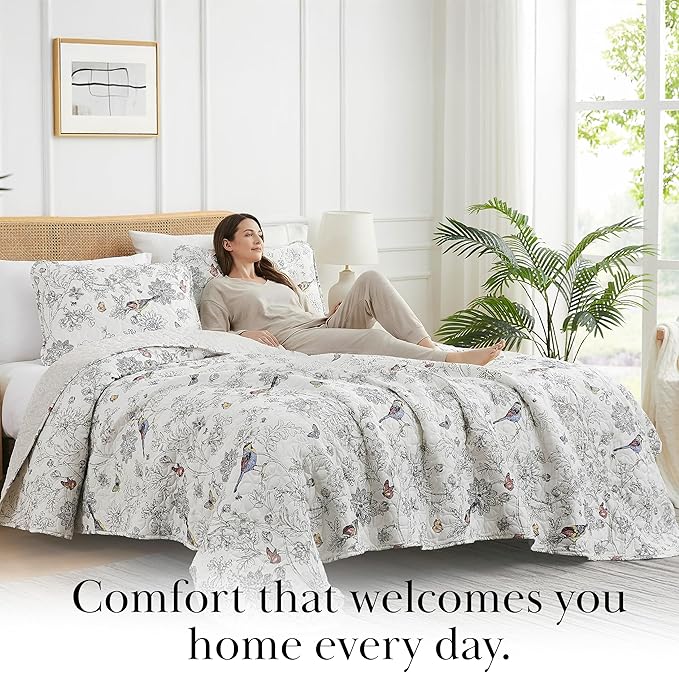 Southshore Fine Living, Inc. Oversized King Quilt Bedding Set with Two Matching Quilted Pillow Shams, Bayberry Collection, All Season Floral California/King Bed Spread Set, Summer Coverlet, Ivory