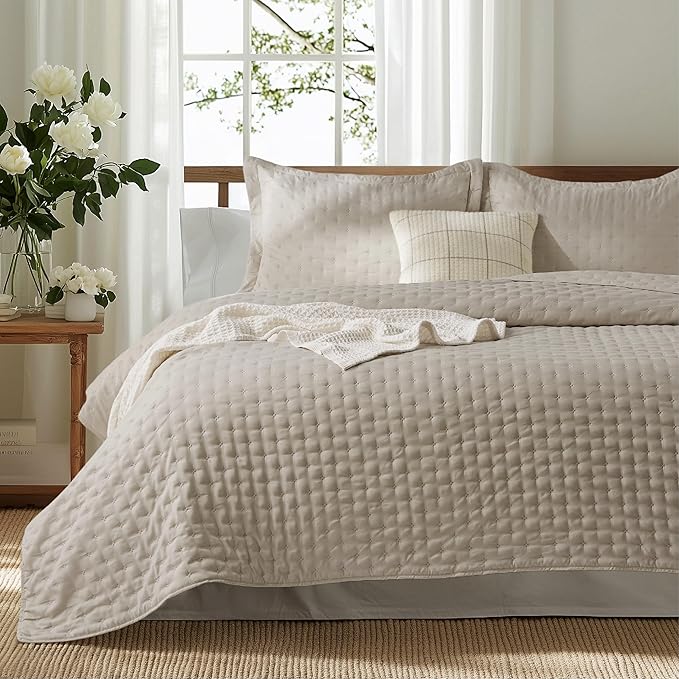 Bedsure Quilts Queen Size - Linen Bedspread Queen Size & Lightweight Comforter, Modern Farmhouse Coverlet with Clover Pattern, Ultra Soft All-Season Bedding, 90 x 96 Inches | Stitch-Free Quilting, Ultra Soft, Lightweight, Machine Washable, Pet-Friendly