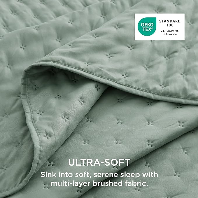 Bedsure King Quilt - Sage Green Bedspread King Size & Lightweight Comforter, Modern & Boho Coverlet with Clover Pattern, Ultra Soft All-Season Bedding, 106 x 96 Inches | Stitch-Free Quilting, Ultra Soft, Lightweight, Machine Washable, Pet-Friendly