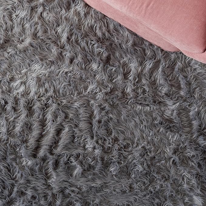 SAFAVIEH Faux Sheep Skin Collection 5' x 7' Grey FSS115D Silken Glam 2.35-inch Thick Area Rug