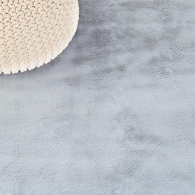SAFAVIEH Washable Rug Faux Rabbit Fur Shag Collection - 3' x 5', Silver, Slip Resistant & Easy Cleaning, Ideal for Living Room, Bedroom, Nursery, Boys & Girls Kids Playroom, Dining Space (FRF976G)